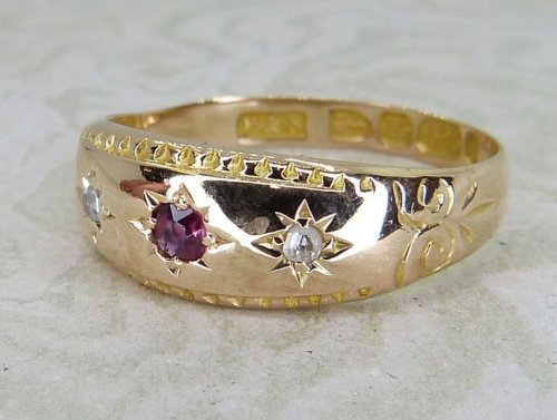 Antique Guest and Philips - Ruby Set, Yellow Gold - Three Stone Ring R5754